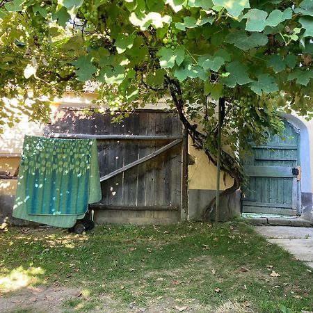 Crit House By The Church - Entire House מראה חיצוני תמונה